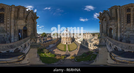 Vue panoramique à 360° de Vue de la ville de Oxford University Church tower balcon, UK