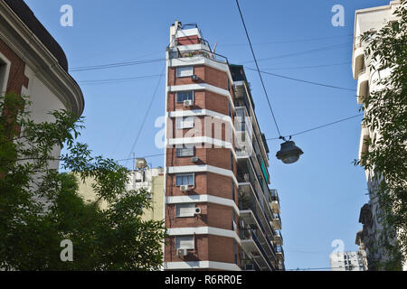 Bâtiment de haute et étroite à Buenos Aires, Argentine Banque D'Images