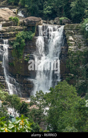 Moins Ramboda Falls, près de Nuwara Eliya, Sri Lanka Banque D'Images