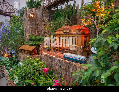 Décor de vacances à l'United States Botanic Garden, novembre 2018. Les jardins sont célèbres pour leur affiche de modèles de bâtiments célèbres hand-crafted Banque D'Images