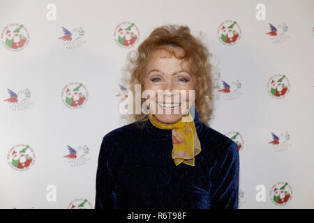 Paris, France. 5 déc, 2018. Isabelle Aubret - lancement de la campagne de 2018 Santas vert le Secours Populaire Français au Musée des Arts Forains le 5 décembre 2018 à Paris, France. Credit : Bernard Menigault/Alamy Live News Banque D'Images