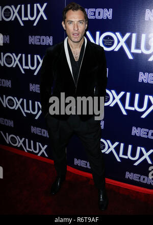 HOLLYWOOD, LOS ANGELES, CA, USA - 05 DÉCEMBRE : l'Acteur Jude Law arrive à la première de Los Angeles du néon Vox 'Lux' tenue au ArcLight Hollywood le 5 décembre 2018 à Hollywood, Los Angeles, Californie, États-Unis. (Photo par Xavier Collin/Image Press Office) Banque D'Images