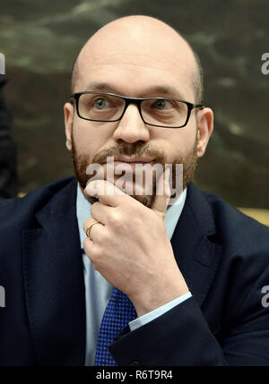 Foto Fabio Cimaglia / LaPresse 06-12-2018 Roma Politica Camera dei Deputati. Conferenza stampa della Lega Nella foto Lorenzo Fontana Photo Fabio Cimaglia / LaPresse 06-12-2018 Roma (Italie) Politique Chambre des députés. Conférence de presse de jambe dans le pic Lorenzo Fontana Banque D'Images