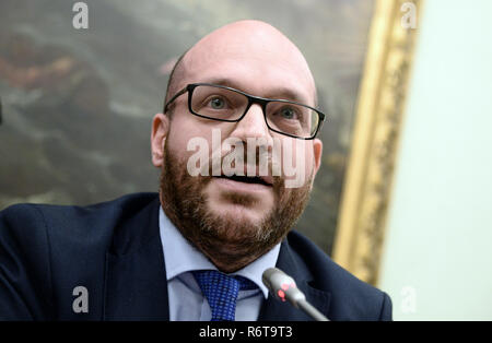 Foto Fabio Cimaglia / LaPresse 06-12-2018 Roma Politica Camera dei Deputati. Conferenza stampa della Lega Nella foto Lorenzo Fontana Photo Fabio Cimaglia / LaPresse 06-12-2018 Roma (Italie) Politique Chambre des députés. Conférence de presse de jambe dans le pic Lorenzo Fontana Banque D'Images