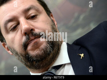 Foto Fabio Cimaglia / LaPresse 06-12-2018 Roma Politica Camera dei Deputati. Conferenza stampa della Lega Nella foto Matteo Salvini Photo Fabio Cimaglia / LaPresse 06-12-2018 Roma (Italie) Politique Chambre des députés. Conférence de presse de jambe dans le pic Matteo Salvini Banque D'Images