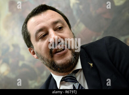 Foto Fabio Cimaglia / LaPresse 06-12-2018 Roma Politica Camera dei Deputati. Conferenza stampa della Lega Nella foto Matteo Salvini Photo Fabio Cimaglia / LaPresse 06-12-2018 Roma (Italie) Politique Chambre des députés. Conférence de presse de jambe dans le pic Matteo Salvini Banque D'Images