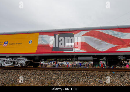 Houston, TX, USA. 8Th apr 2015. Vue sur le cercueil de ''4141'' l'ancien président George Herbert Walker Bush défilé sera voyageant par train par Old Town Spring le jeudi 6 décembre 2018 à Houston. Photo par : Juan DeLeon/Zuma Press Photo : Juan DeLeon/ZUMA/Alamy Fil Live News Banque D'Images