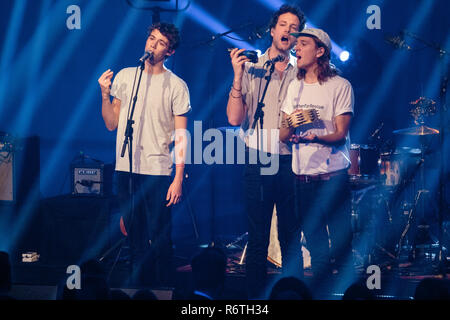 Bochum, Allemagne. 06 Dec, 2018. AnnenMayKantereit effectuer lors de la remise de la couronne dans le Live 1Jahrhunderthalle. Crédit : Rolf Vennenbernd/dpa/Alamy Live News Banque D'Images