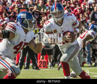 San Francisco, Californie, USA. 14Th Oct, 2012. New York Giants quarterback Eli Manning (10) le dimanche à Candlestick Park de San Francisco, CA. Les Géants défait les 49ers 26-3. Crédit : Al Golub/ZUMA/Alamy Fil Live News Banque D'Images