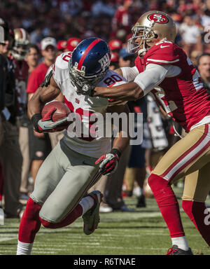 San Francisco, Californie, USA. 14Th Oct, 2012. San Francisco 49ers Carlos évoluait Rogers (22) s'attaque à New York Giants wide receiver Victor Cruz (80) dans le troisième trimestre de l'action dimanche à Candlestick Park de San Francisco, CA. Les Géants défait les 49ers 26-3. Crédit : Al Golub/ZUMA/Alamy Fil Live News Banque D'Images