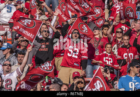 San Francisco, Californie, USA. 16 Sep, 2012. San Francisco cheer fidèles à leur équipe, le dimanche 16 septembre 2012 à San Francisco, Californie. Les 49ers défait les Lions 29-17. Crédit : Al Golub/ZUMA/Alamy Fil Live News Banque D'Images