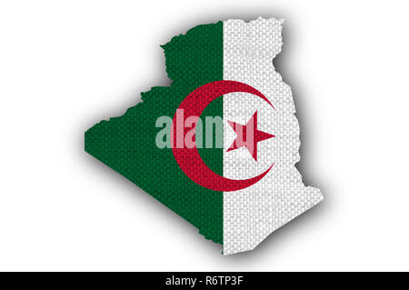 La carte et drapeau de l'Algérie au vieux linge de maison Banque D'Images