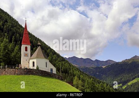 Église de Sainte Gertrude dans le Tyrol du sud ultental Banque D'Images