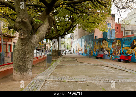 Street dans le quartier de La Boca à Buenos Aires, Argentine Banque D'Images