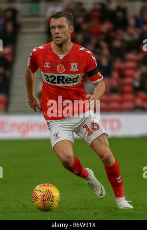 19 novembre 2018, Stade Riverside, Middlesbrough, Angleterre ; Championnat EFL, Middlesbrough v Wigan Athletic : Jonny Howson (16) de Middlesbrough avec la balle Crédit : Craig Milner/News Images images Ligue de football anglais sont soumis à licence DataCo Banque D'Images