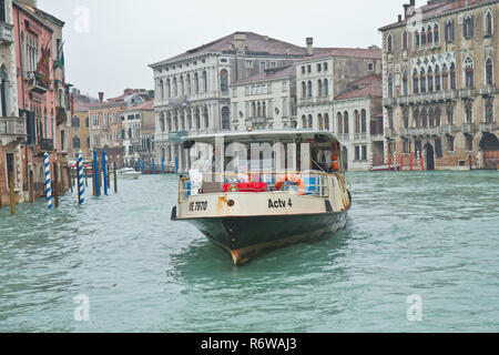 Acqua Alta - Inondations de Venise. Venise, la capitale de l'Italie du nord, région de la Vénétie, est construite sur plus de 100 petites îles. Banque D'Images