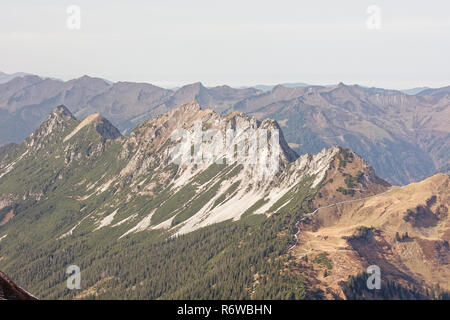 Vue panoramique de Breithorn massif dans une grande Walsertal valley de Rote Wand - Lechquellengebirge montagnes, Vorarlberg, Autriche randonnée voyage mountainee Banque D'Images