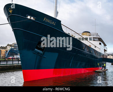 Touche finale au navire MV Fingal restauré, un hôtel flottant de luxe, Leith, Édimbourg, Écosse, Royaume-Uni, ouverture en janvier 2019 Banque D'Images