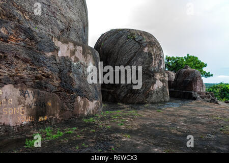 Buddha Stupa's sont disponibles en haut de la colline. Depuis que les statues de Bouddha et les stupas sont sur le sommet de colline, il a appelé comme les collines de Bouddha au village de sankaram, Vizag, Banque D'Images