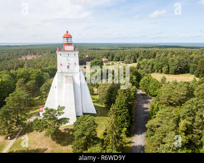 Historique vieux phare Kõpu Kopu (Phare), l'île d'Hiiumaa Estonie, drone aérien photo. Birds Eye View Banque D'Images