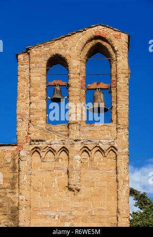 Saint Dominique, Église médiévale beffroi avec deux cloches, dans le centre historique d'Arezzo (13-14 ème siècle) Banque D'Images