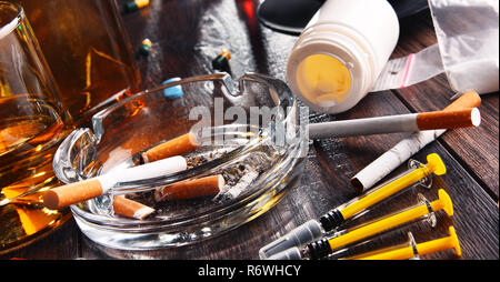 Les substances addictives, y compris l'alcool, les cigarettes et les drogues Banque D'Images