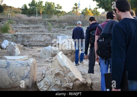 L'archéologie en classe et ruines de l'ancienne ville biblique d'Ashkelon en Israël, Terre Sainte Banque D'Images
