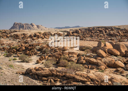 Rock formations dans le désert namibien Banque D'Images