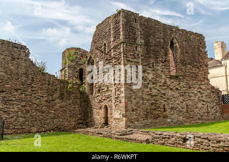 Les ruines de château de Monmouth, une fois qu'une frontière importante, château et lieu de naissance de Henry V d'Angleterre. C'est origines remontent entre 1066 et 1069. Banque D'Images