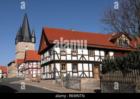 L'église du village de netra dans Hesse du Nord Banque D'Images