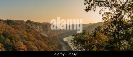 Clifton Suspension Bridge enjambant la rivière Avon, Bristol, Royaume-Uni Banque D'Images