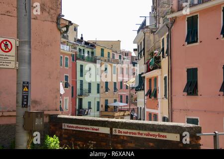 Bâtiments dans Vernazaa, Cinque Terre, Italie Banque D'Images