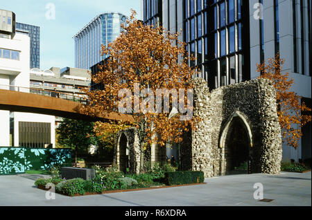 Les ruines de l'église St Alphege près de la barbacane, sur London Wall, dans la ville de London, UK Banque D'Images