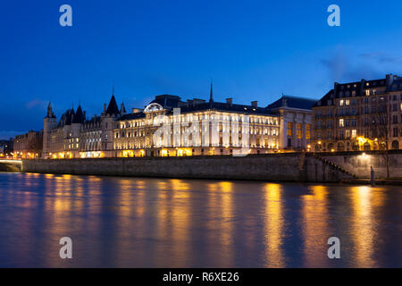 Seine et conciergerie, Paris, France Banque D'Images