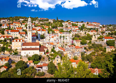 Village en pierre vue sur l''île de Brac Lozisca Banque D'Images