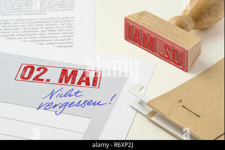 Timbre rouge sur des documents - 2 mai Banque D'Images