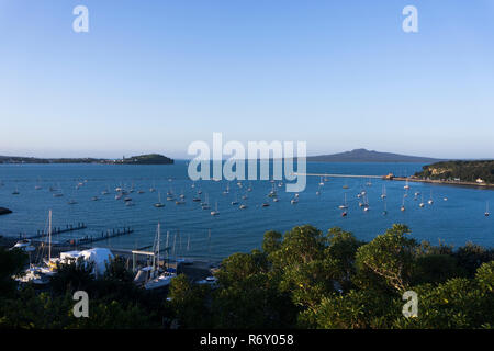 Auckland, Nouvelle-Zélande. Vue sur le port d'Auckland à partir de Paritai Drive Banque D'Images