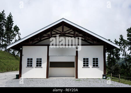 Suisse allemand colonial architecture bâtiment jour ville Campos do Jordao Brésil mountain house Banque D'Images