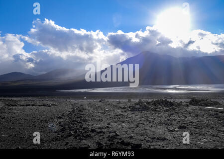 Coucher de soleil sur la Laguna Colorada au sud Lipez Altiplano reserva, Bolivie Banque D'Images