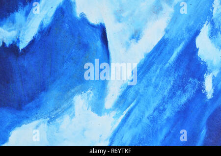 Les frottis blanc et bleu ciel d'aquarelle sur une toile épaisse Banque D'Images