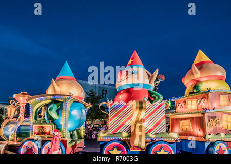 Orlando, Floride - Décembre 2017 : c'est Noël avec des jouets du Universal's Holiday Parade avec Macy's Banque D'Images