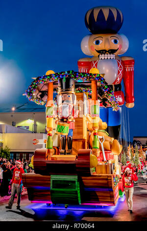 Orlando, Floride - Décembre 2017 : c'est Noël avec des soldats de plomb du Universal's Holiday Parade avec Macy's Banque D'Images