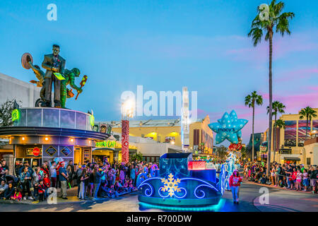 Orlando, Floride - Décembre 2017 : c'est Noël à Universal's Holiday Parade avec Macy's Banque D'Images