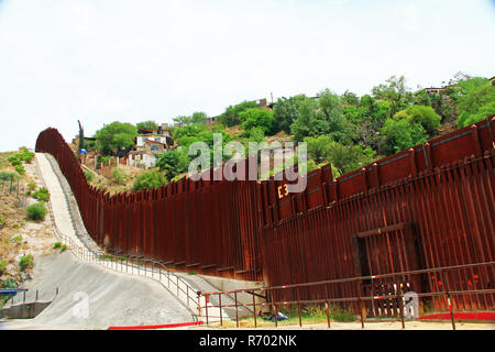 Frontière séparant les Etats-Unis du Mexique à Nogales (Arizona) Banque D'Images