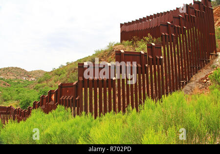 Frontière séparant les Etats-Unis du Mexique près de Nogales, Arizona Banque D'Images