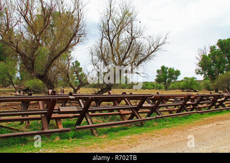 La frontière de la rivière clôture séparant les Etats-Unis du Mexique près de Nogales, Arizona Banque D'Images