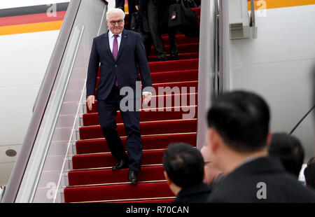 Chengdu, Chine. 07Th Nov, 2018. Président fédéral Frank-Walter Steinmeier est accueilli à l'aéroport de Chengdu. À l'occasion d'un voyage de six jours en Chine, Président fédéral Steinmeier rend une visite d'État à Chengdu. Credit : Britta Pedersen/dpa-Zentralbild/dpa/Alamy Live News Banque D'Images