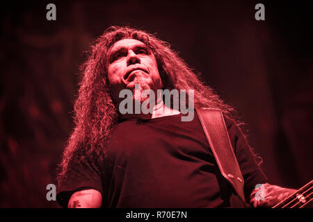 Oslo, Norvège. 06 Dec, 2018. Norvège, Oslo - 6 décembre 2018. Le groupe de thrash metal américain Slayer effectue un concert live à Oslo Spektrum. Ici le chanteur et bassiste Tom Araya est vu sur scène. (Photo crédit : Gonzales Photo/Alamy Live News Banque D'Images