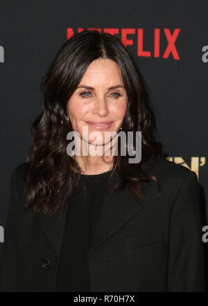 Hollywood, CA, USA. 6e déc, 2018. 6 décembre 2018 - Hollywood, Californie - Courteney Cox. La première mondiale de Dumplin' tenue à la Chinoise TCL 6 théâtres. Crédit photo : Faye Sadou/AdMedia Crédit : Faye Sadou/AdMedia/ZUMA/Alamy Fil Live News Banque D'Images