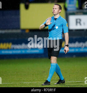 Sittard, Linburg, Pays-Bas. 7 décembre 2018, la saison 2018-2019 de l'Eredivisie., 07-12-2018, Fortuna Sittard Stadium, arbitre Edwin van de Graaf pendant le jeu Fortuna Sittard - AZ. Credit : Pro Shots/Alamy Live News Banque D'Images